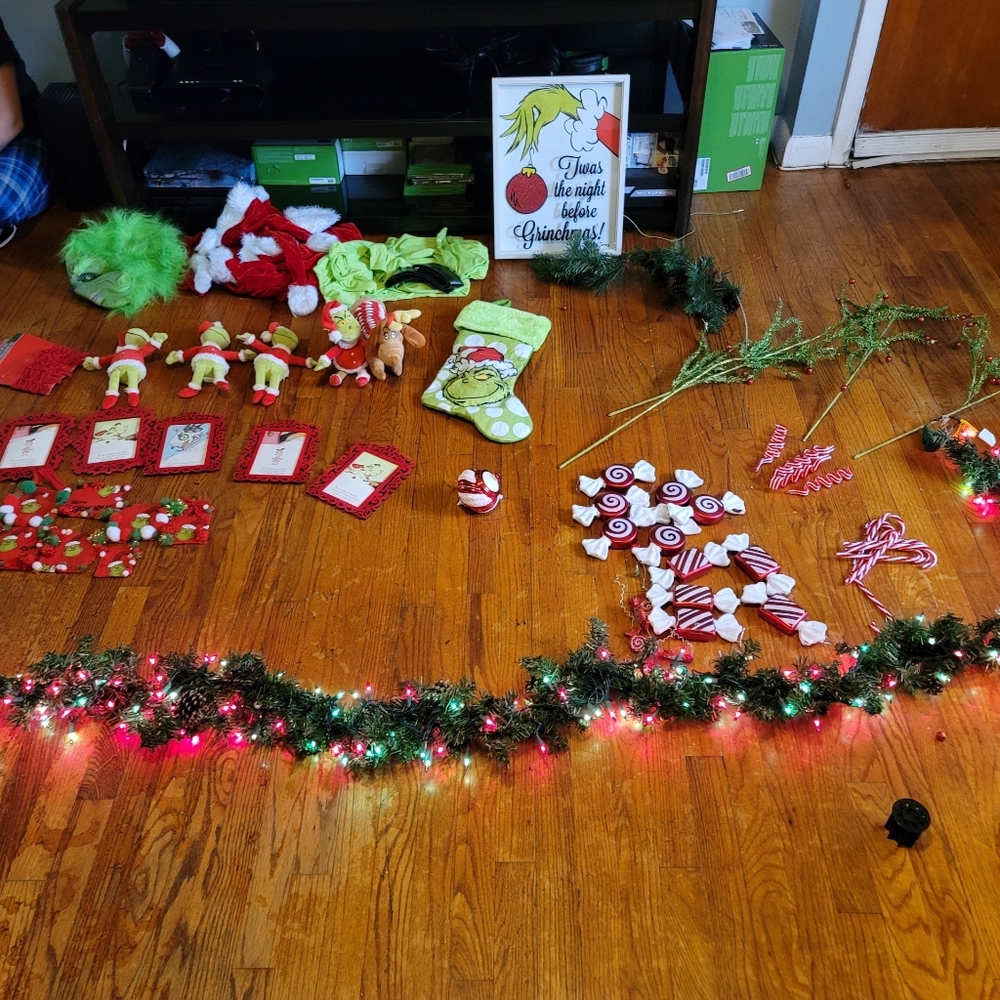 Grinch Christmas Decor - Picture 3 of 9